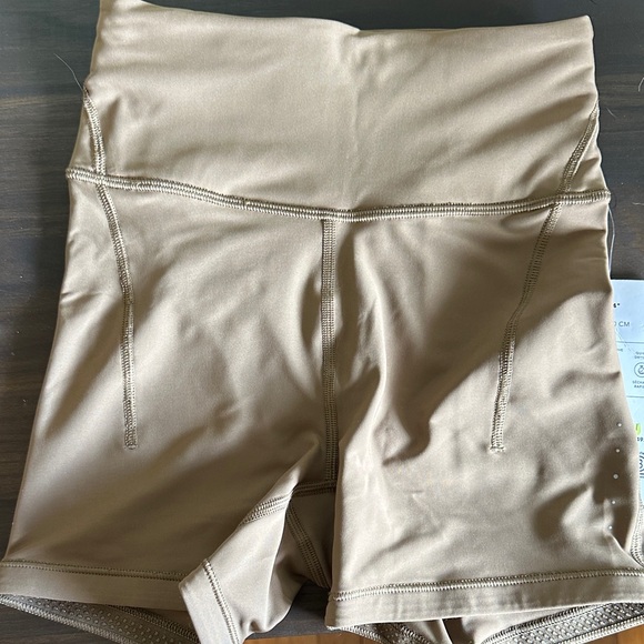 Athleta Pacesetter 4” Shortie - Picture 3 of 7